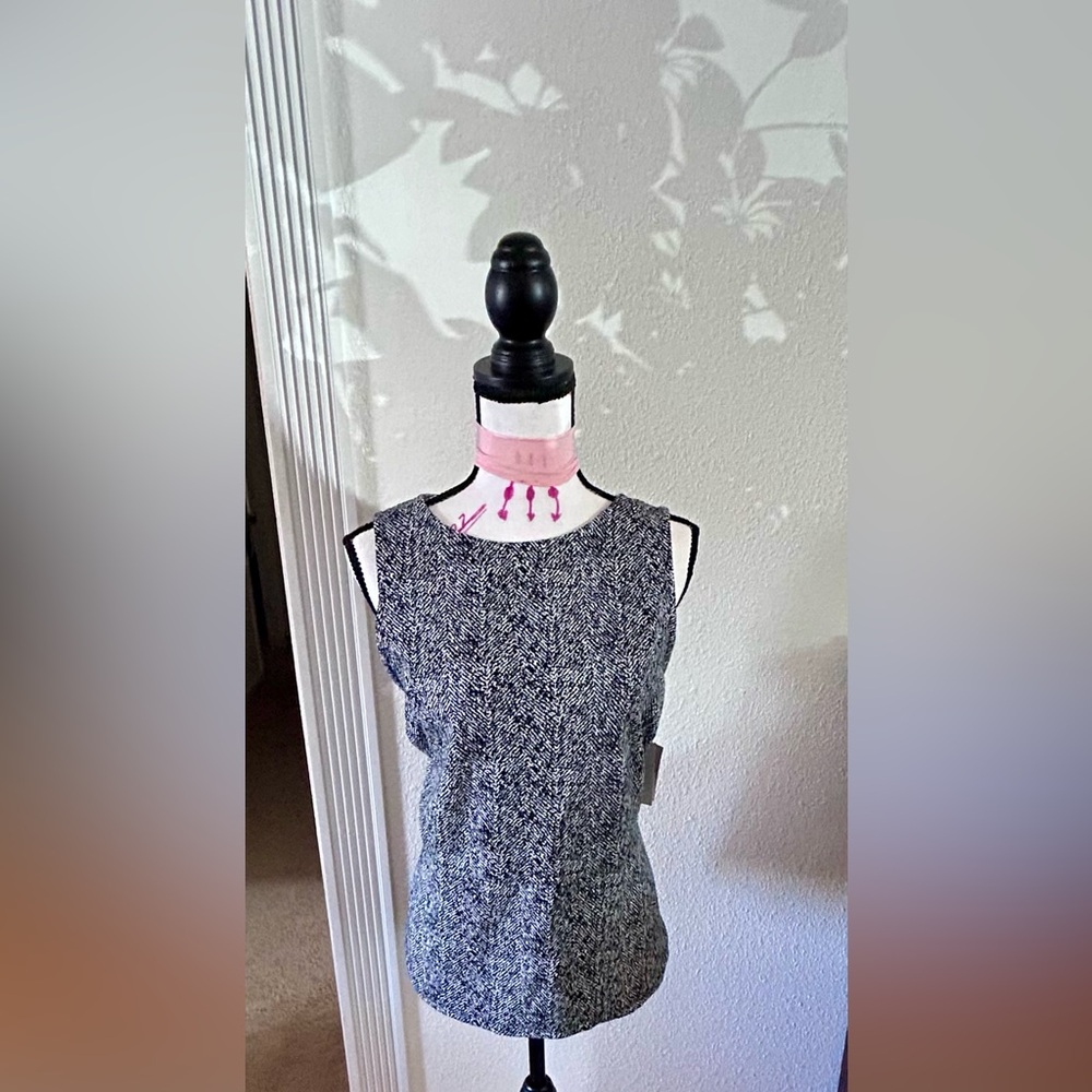 BNWT Women's Gray Sleeveless PEPLUM Top